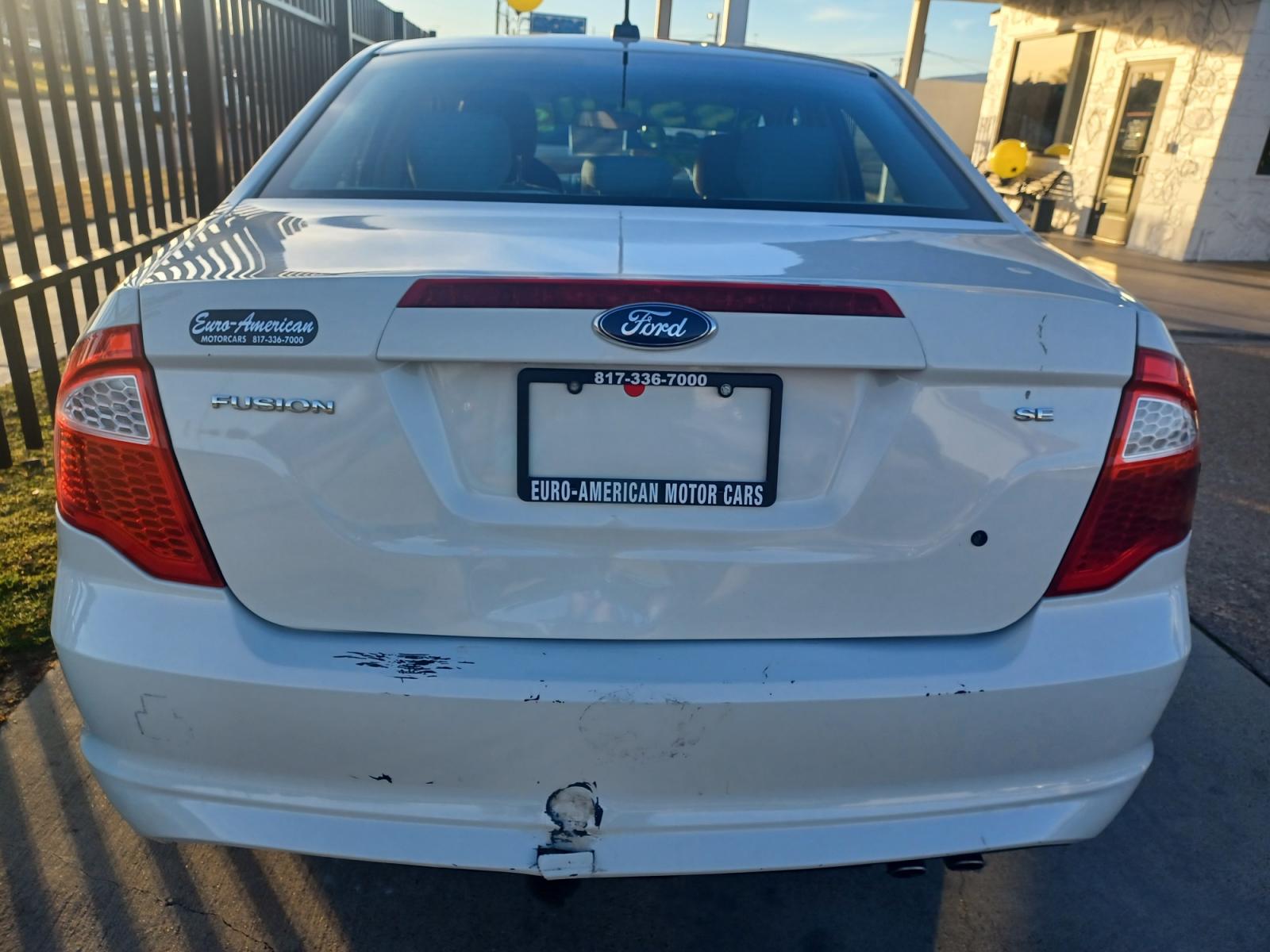 2012 WHITE /GRAY Ford Fusion SE (3FAHP0HA2CR) with an 2.5L L4 DOHC 16V engine, AUTOMATIC transmission, located at 2001 E. Lancaster, Ft. Worth, 76103, (817) 336-7000, 32.746181, -97.301018 - Photo #6